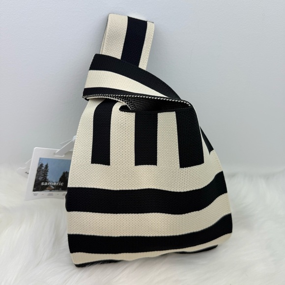 NWT Beige/Black Strips Flower Compact Stylish Essentials Handheld Bag - Picture 7 of 9